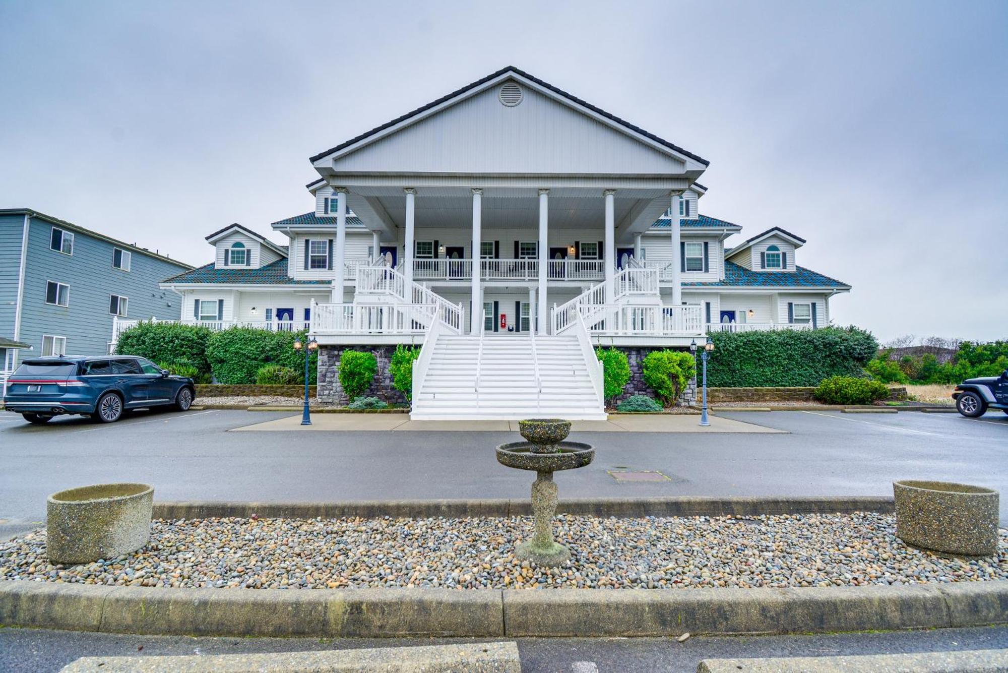 Ocean Shores Condo Rental With View - Walk To Beach! 외부 사진