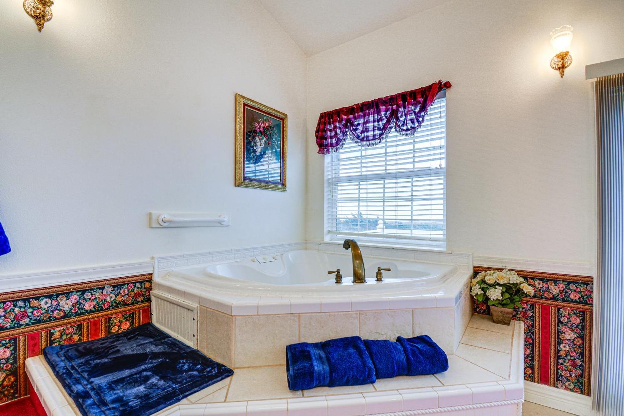 Ocean Shores Condo Rental With View - Walk To Beach! 외부 사진