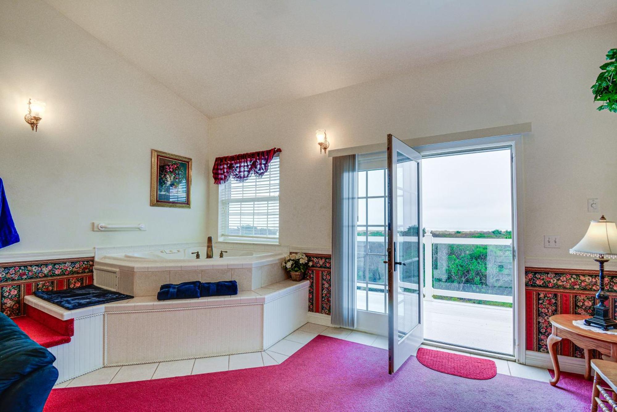Ocean Shores Condo Rental With View - Walk To Beach! 외부 사진